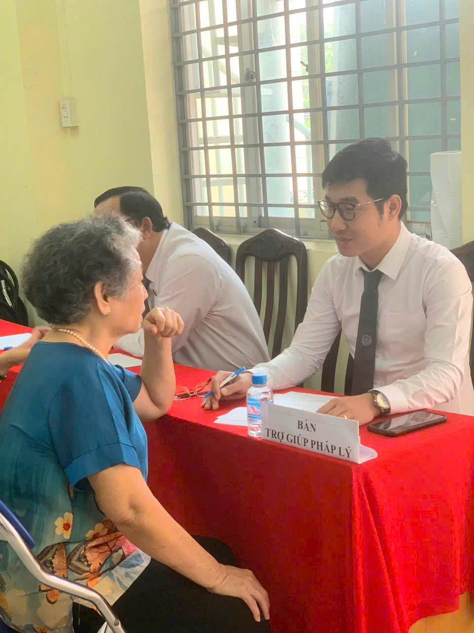 Hành Trình Tìm Kiếm Công Lý: Sự Đồng Hành của Luật Sư