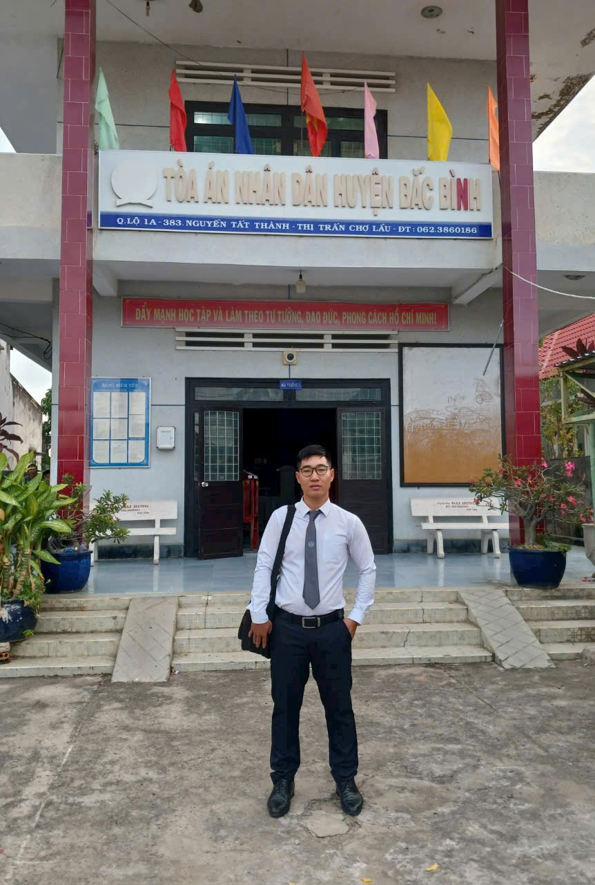 Tìm Kiếm và Lựa Chọn Luật Sư Phù Hợp