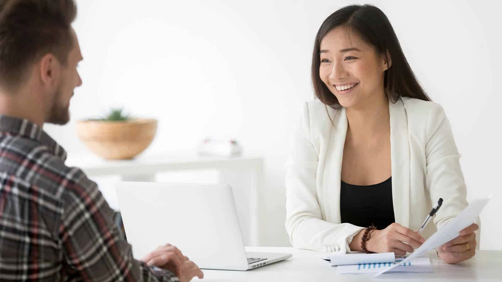 Hành Trình Tìm Kiếm Công Lý: Vai Trò Của Luật Sư Tranh Tụng