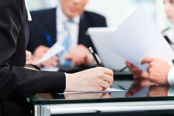 Chọn Đúng La Bàn Pháp Lý: Bí Quyết Cho Vụ Việc Thành Công